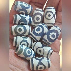 11 Column Tibetan Agate Beads Light Grey And Blue